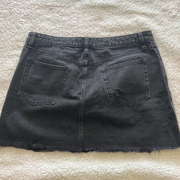 We the Free Women’s Size 31 Black Wash Distressed A Line Denim Frayed Mini Skirt - Picture 9 of 11